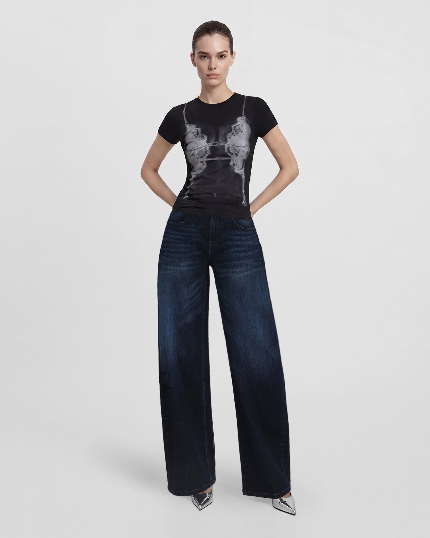 The Siren Peek-A-Boo T-shirt - Black